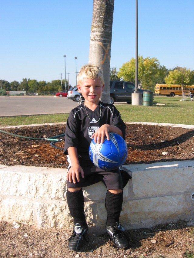 2005/10 October/Soccer Pics/640x480_IMG_2382.JPG